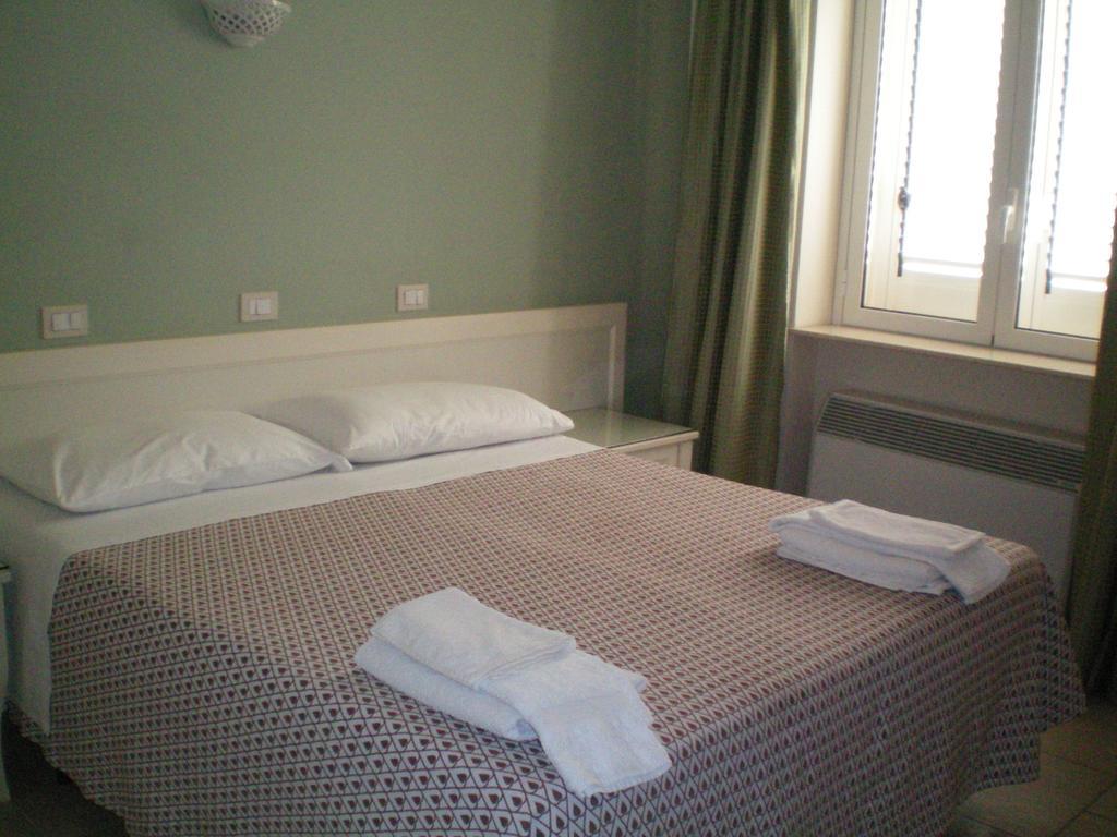 Hotel Zio Cataldo Corato Habitación foto